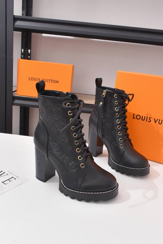 Louis Vuitton Lo.Uis Vu.Itton classic high-heeled Martin boots, a popular item t