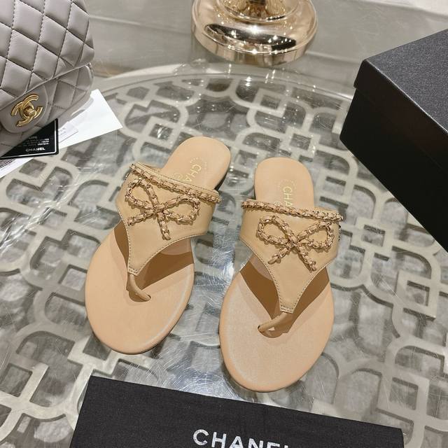 Chane* | Chanel classic summer bow chain slippers. The exquisite chain-stitched