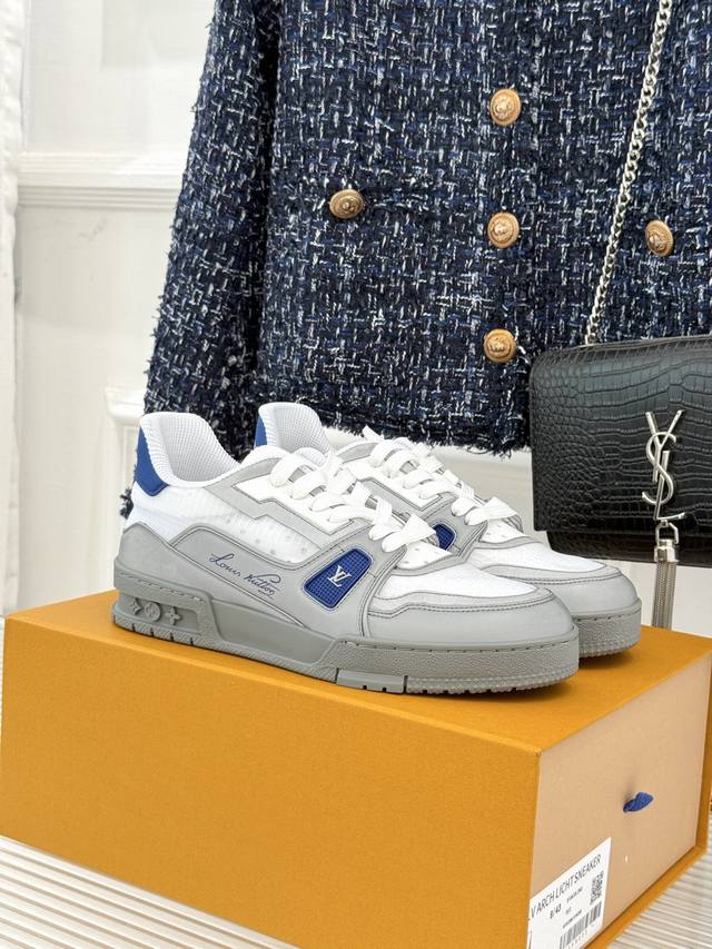 Factory Price: L*V Donkey Brand's classic couple's business and casual sneakers,