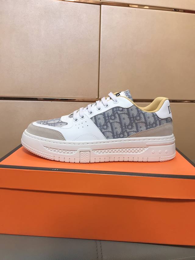 Factory Price: Dior Mid-Top Casual Sneakers Continuing Dior's classic style, the