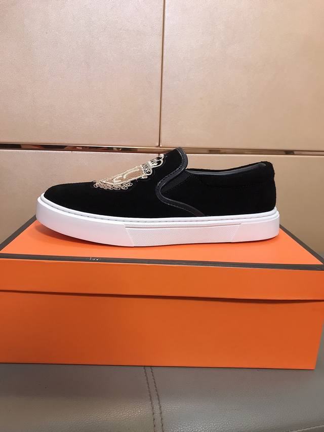 Factory Price: PP. Versace's latest casual fashion shoes are a hit, featuring a