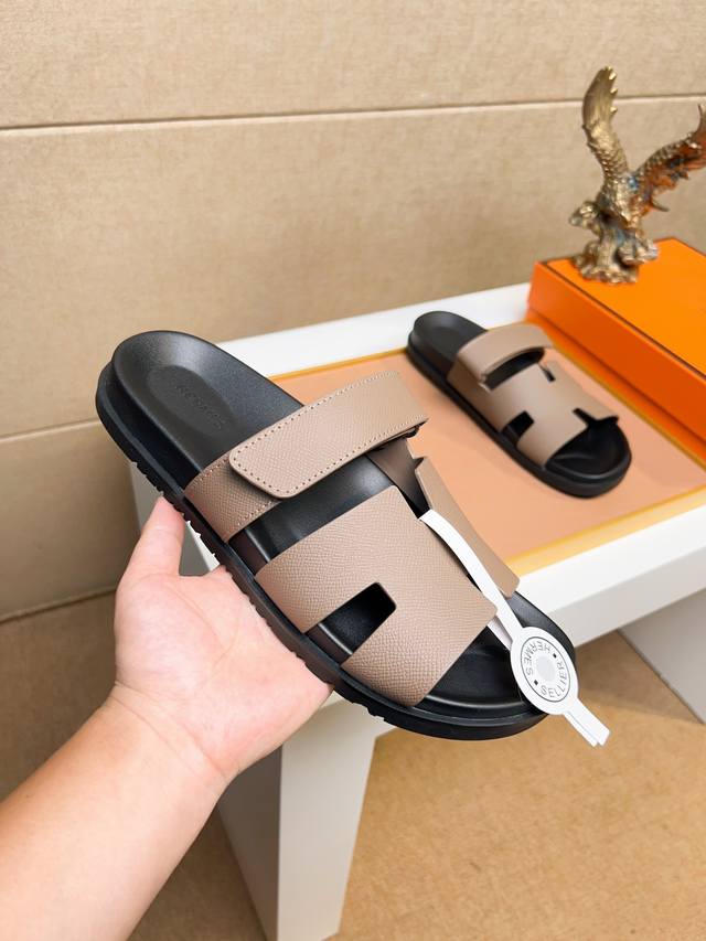 Herme* H Chypre Sandals Circle Couple's Style: New Calfskin Functional Sandals.
