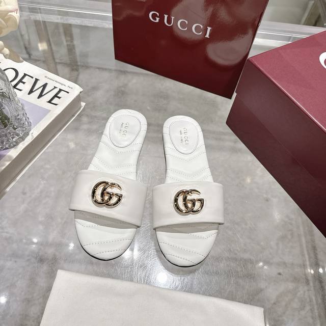 Hot Price New Women's Double G Beach Sandals. These beach sandals are crafted fr