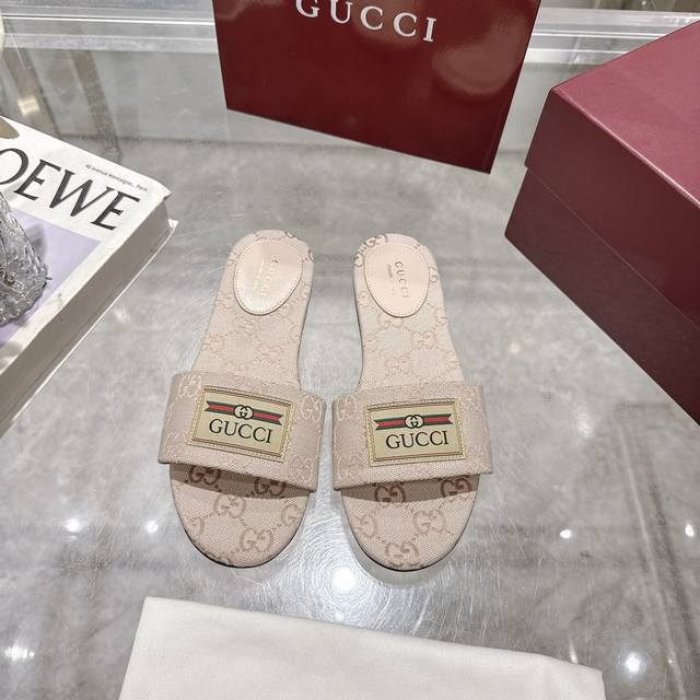 New Gg women's beach slide sandals, defined by pale gold horse head details and