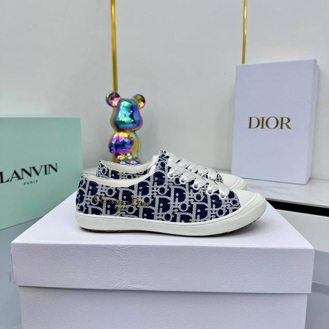 High Edition. Originally purchased and developed, this Dior Vibe platform shoe i