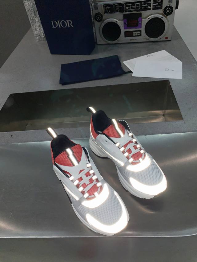 their shoes. High quality throughout the entire network, ultra-high-quality luxu