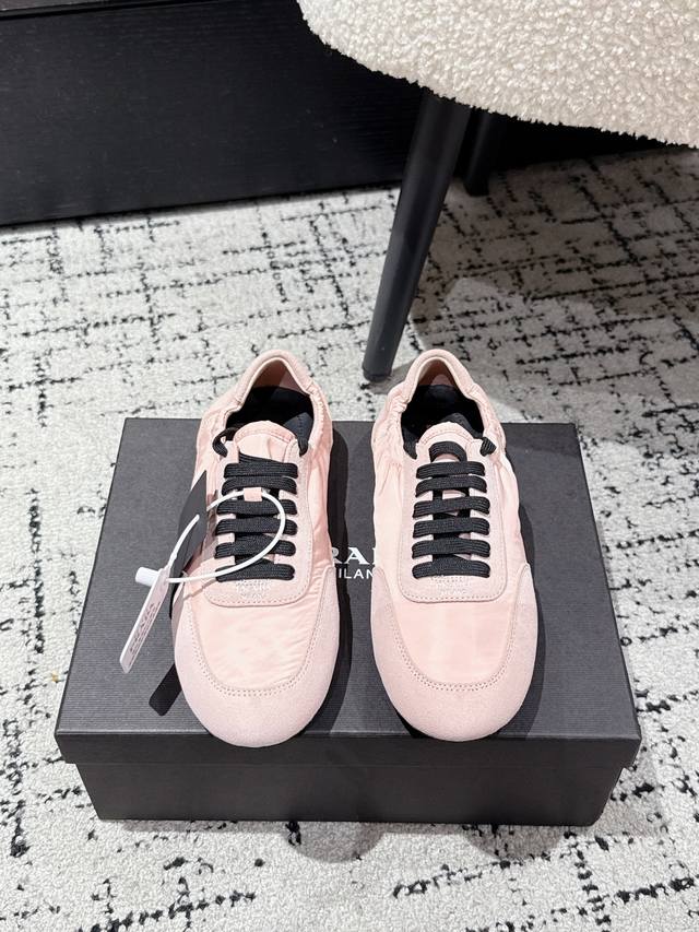 Shopping-level Prada 25 latest runway casual Forrest Gump trainers are a frequen