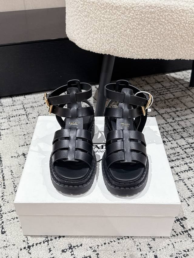 Low-top 280 High-top Prada 25 Latest Spring/Summer Pig Cage Roman Sandals. The e
