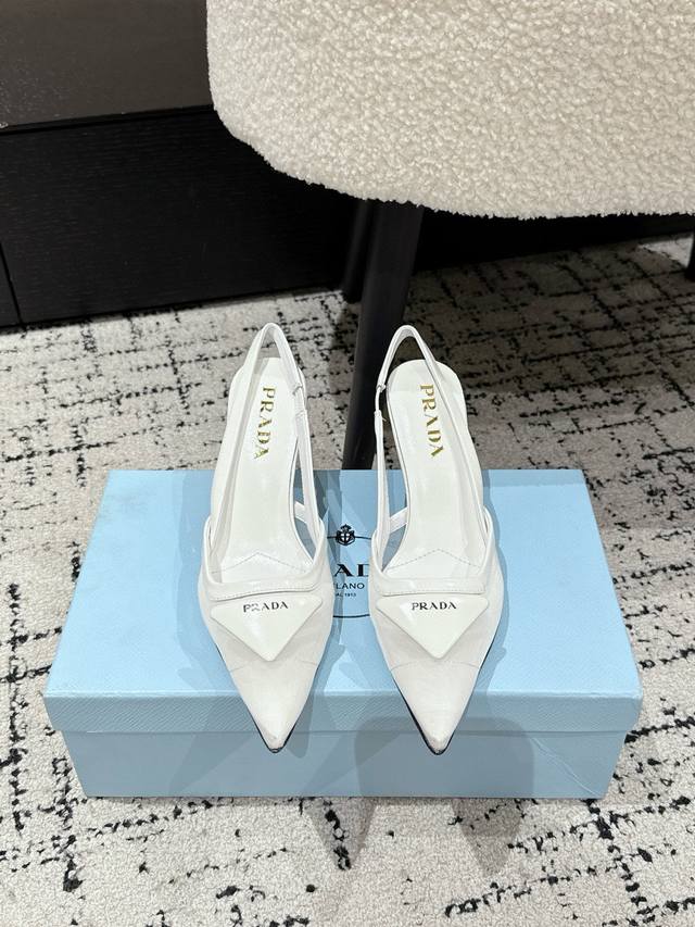 Prada 25 Spring/Summer new mesh fabric back strap pointed-toe pumps. These pumps