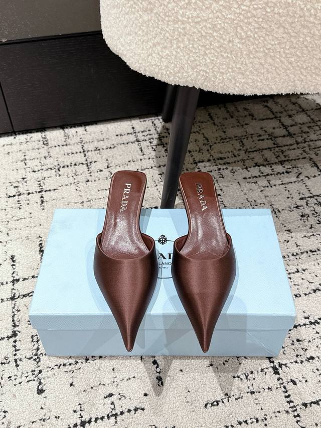 Prada 25 catwalk-style satin pointed-toe triangle heels, with a French retro ele