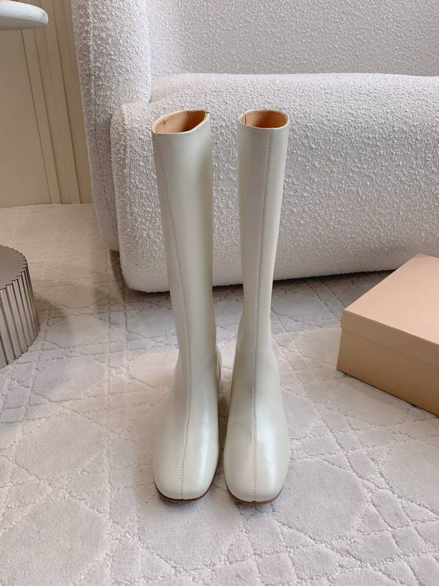 Factory Miista new fall/winter knight boots. The same style worn by Ouyang Nana.