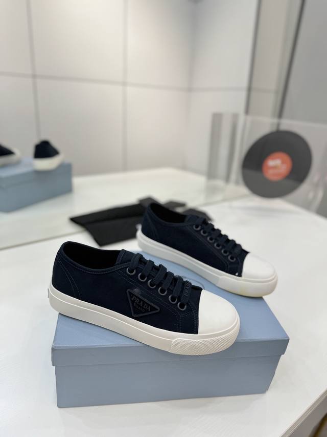 Factory Price: Prada's new white canvas sneakers. These sneakers continue the ti