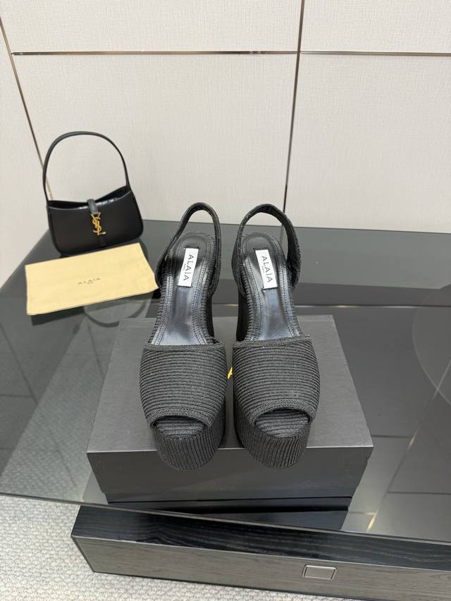 Hot item, hotly recommended on Xiaohongshu! Alaia's platform sandals are a hit,