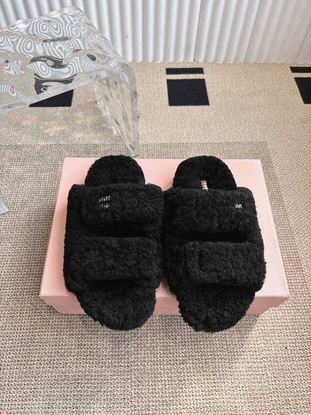 Miumiu Furry Sandals, Spring/Summer 2025 New Styles from the Miumiu Show. Unique