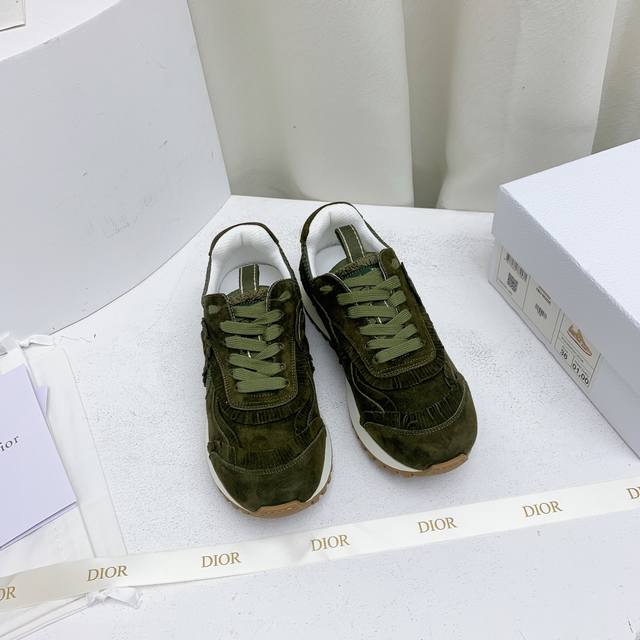Dior 24 Early Spring new casual sneakers, crafted from suede leather and mesh fa