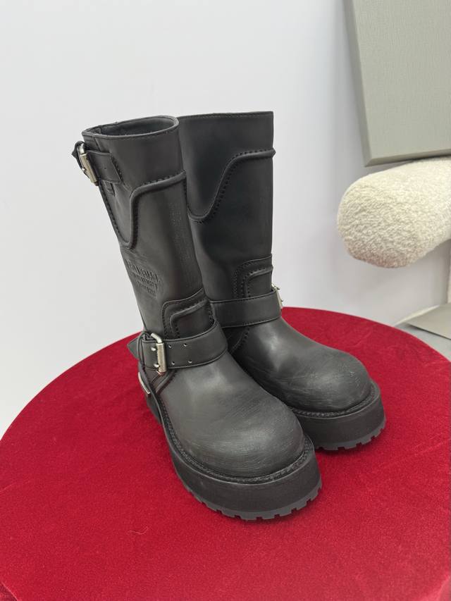 Balenciaga Venom Boots from the Balenciaga 25Fall Collection | Balenciaga 25Fall