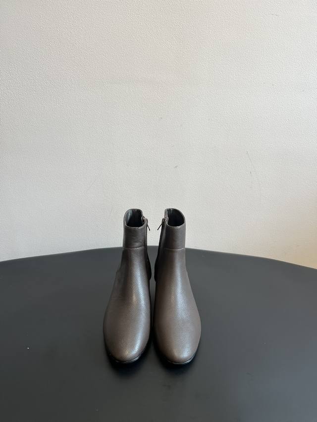 Top-quality The Row* 25Ss autumn/winter new round-toe side-zip ankle boots. The