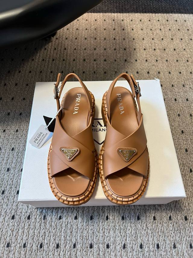 Prad* New 25Ss Cross-Sawtooth Roman Thick-Sole Rubber Sandals are retro, fashion