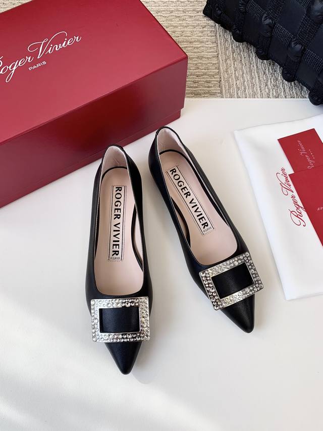 Roger Vivie* RV pointed-toe flat shoes with diamond buckles. Factory price P pri