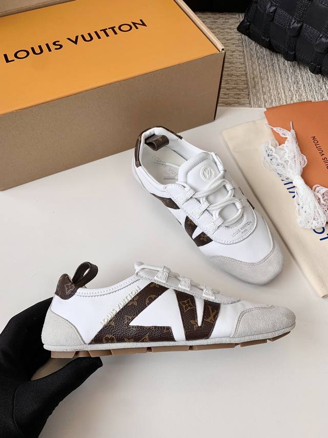 Lv's latest Sneakerina Ballet German training sneakers.. Dongguan high-end Lv la
