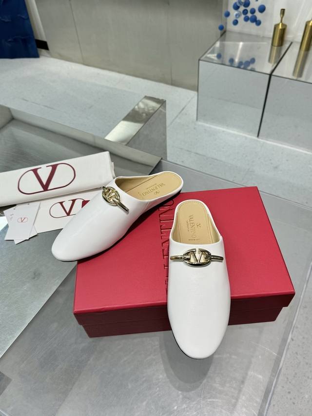 Valentino's hottest new slippers are so comfortable... The latest logo buckle an
