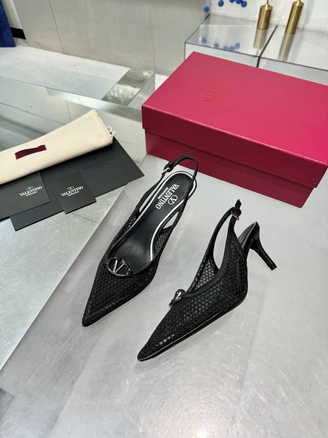 Valentino's hottest new slippers are so comfortable... The latest logo buckle an
