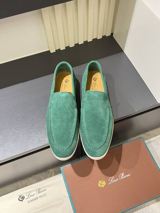 Loro Pian'* classic LP couple's style, a premium British flat loafer. A must-hav