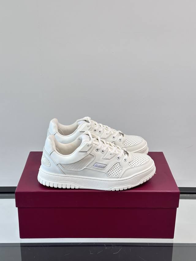 Gucc* Gg couple's sneakers, made from imported cowhide, offer a simple and comfo