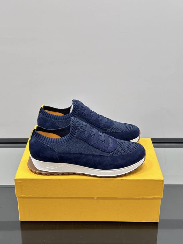 Doucal's top-of-the-line sizes: 39-44, 38, 45. Customizable. Doucal's, an Italia