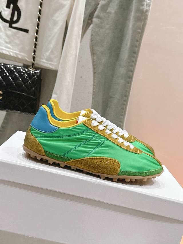 Mm6 Margiela's latest thin-soled couple's sneakers, the Sprinter. These flat-sol