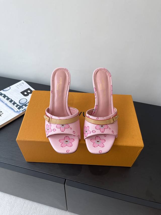 Louis Vuitton Spring/Summer 25Ss Sakura Collection kitten-heeled flat sandals wi
