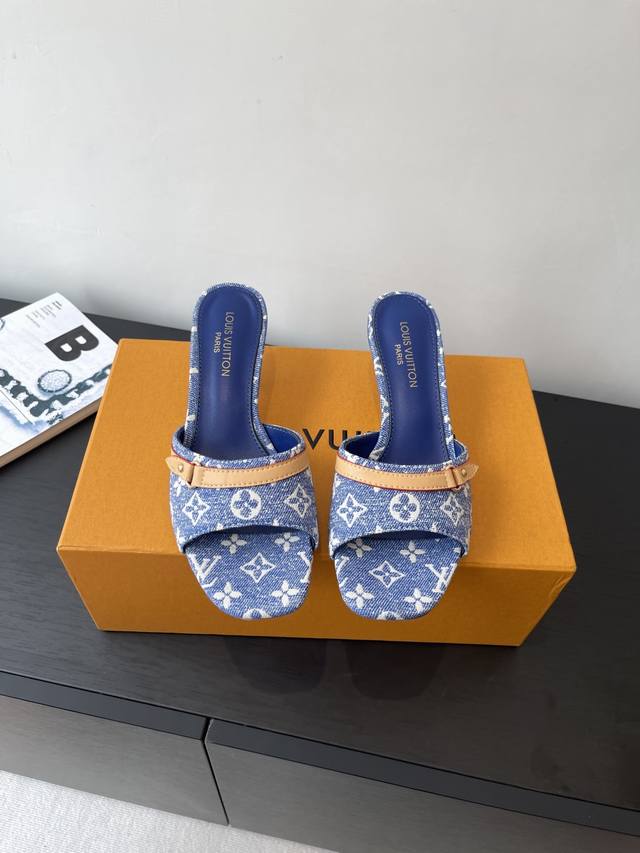 Louis Vuitton Spring/Summer 25Ss kitten-heeled flat sandals with the classic log
