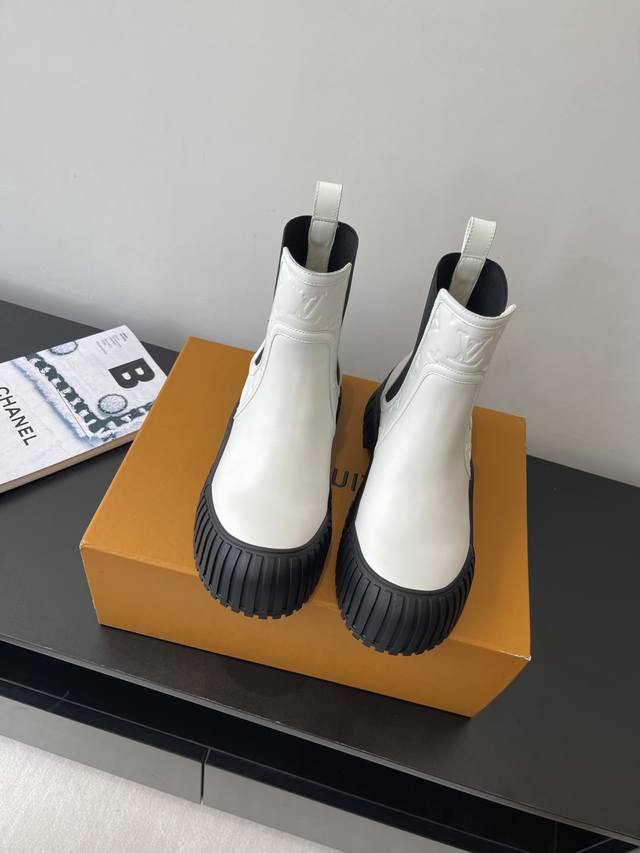 Lv Louis Vuitton Ruby Flat Chelsea Ankle Boots. These Ruby Flat Chelsea Ankle Bo