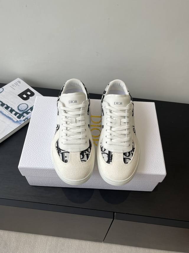 Dior B01 casual white sneakers, a couple's pair, offer perfect comfort, beautifu