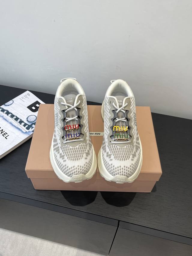 Miumiu's latest 2025 dad sneakers~ A must-have for this trendy and stylish sneak