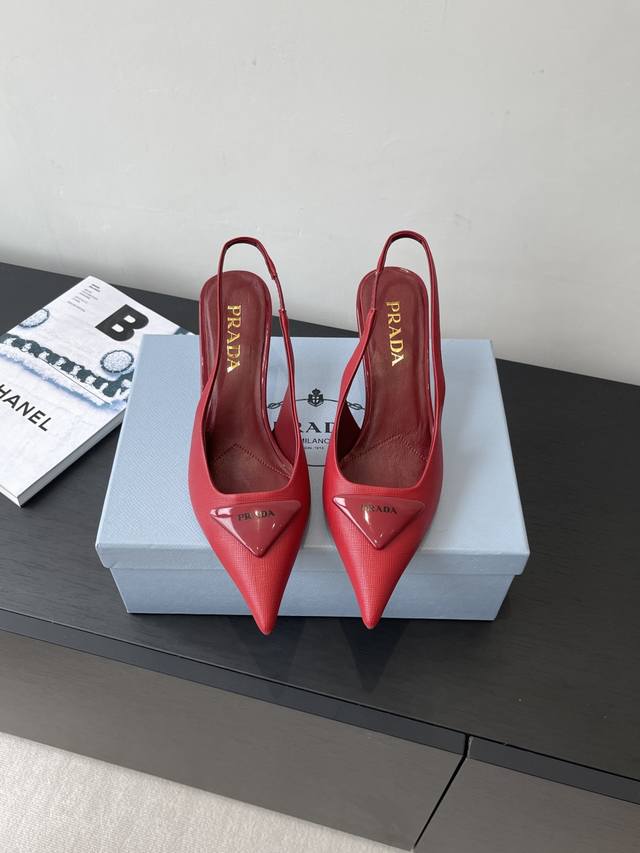 Prada new Prada catwalk pointed sandals with triangle logo high heels, high cust