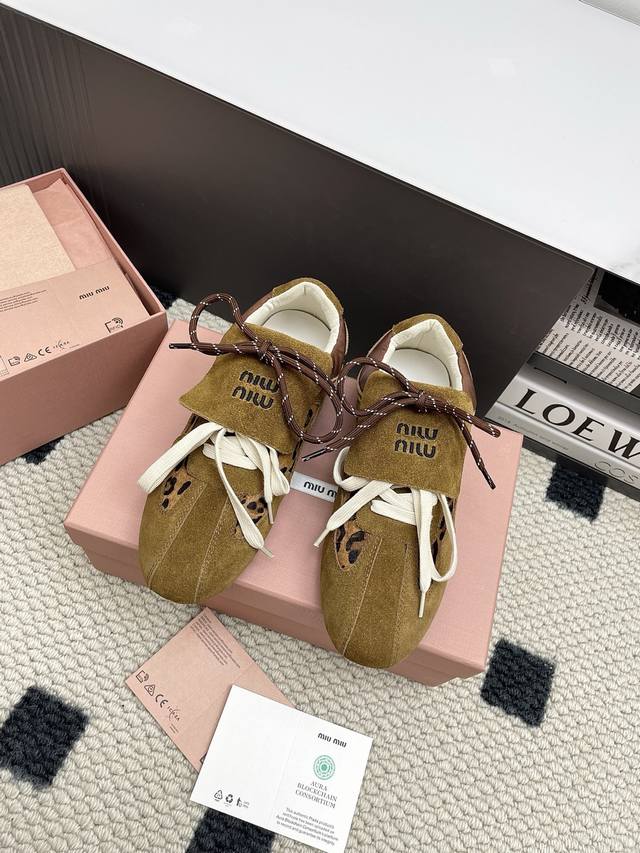 Miumiu Miu Miu's latest 2025 runway casual sneakers, Forrest Gump shoes, and Ger