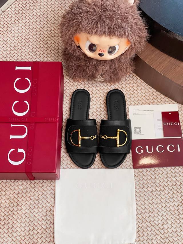 Gucci flat slippers. The entire pair is sourced from Zp, developed and crafted u