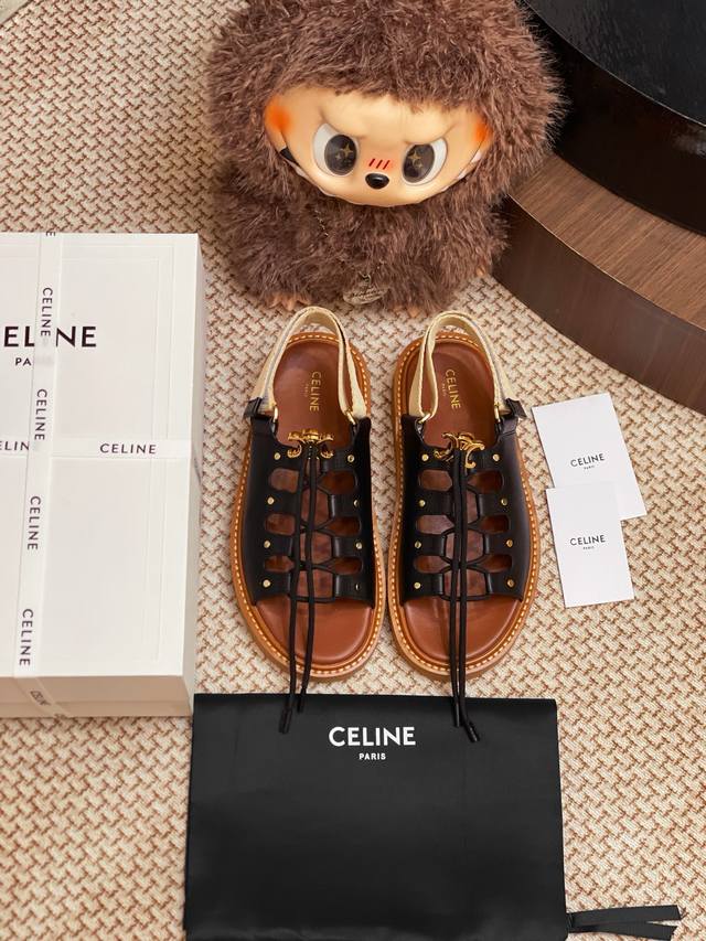 Celine hollow sandals. The entire pair of shoes is sourced from Zp, developed an