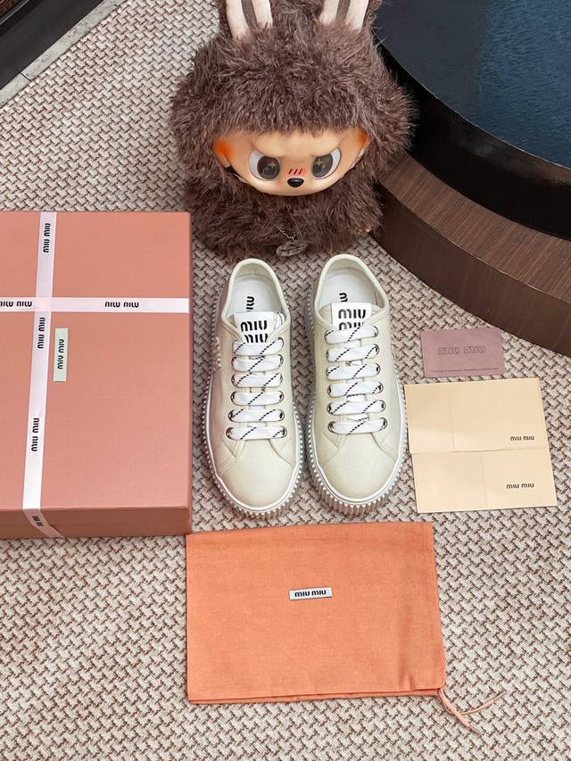 Miumiu biscuit platform shoes. The entire pair of shoes is sourced from Zp, deve