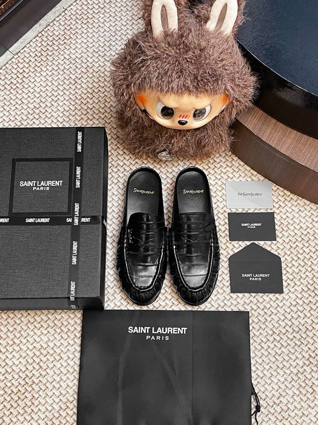 Saint Laurent half-slipper shoes are sourced from Zp and developed and crafted u