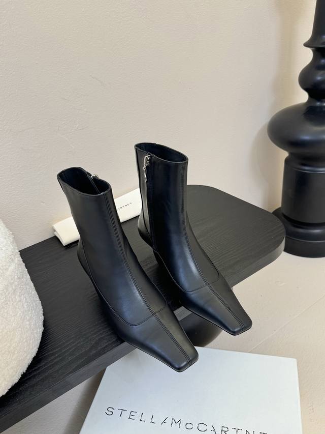 Stella Mccartne*'s new 25Ss minimalist leather ankle boots are incredibly soft,