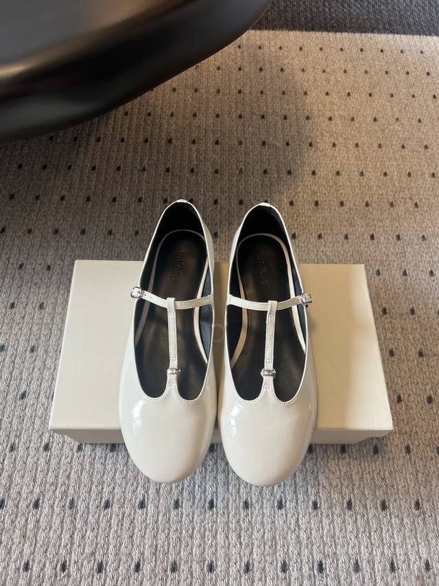 Unfolio* 25Ss New Round-Toe Mary Jane Upper Made of Textured, Wrinkled Patent Le