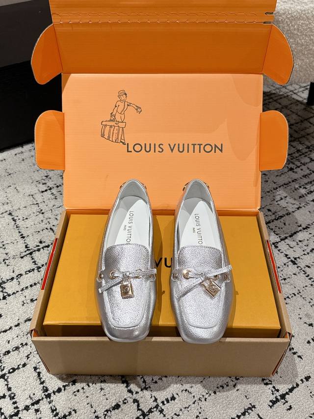 Louis Vuitton 25 flat lock-on loafers. Lightweight and comfortable, these moccas