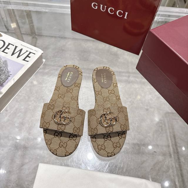 Gucci Women's Beach Slide Sandals Defined by pale gold horse head details, these