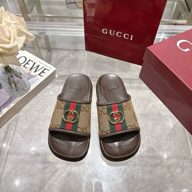 Gucci's new summer men's flip-flop sandals! Inspired by the summer spirit and be