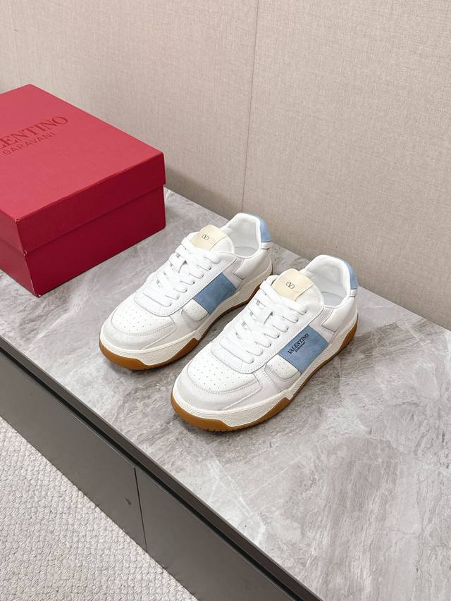 Valentino's latest spring/summer casual shoes are highly recommended by celebrit