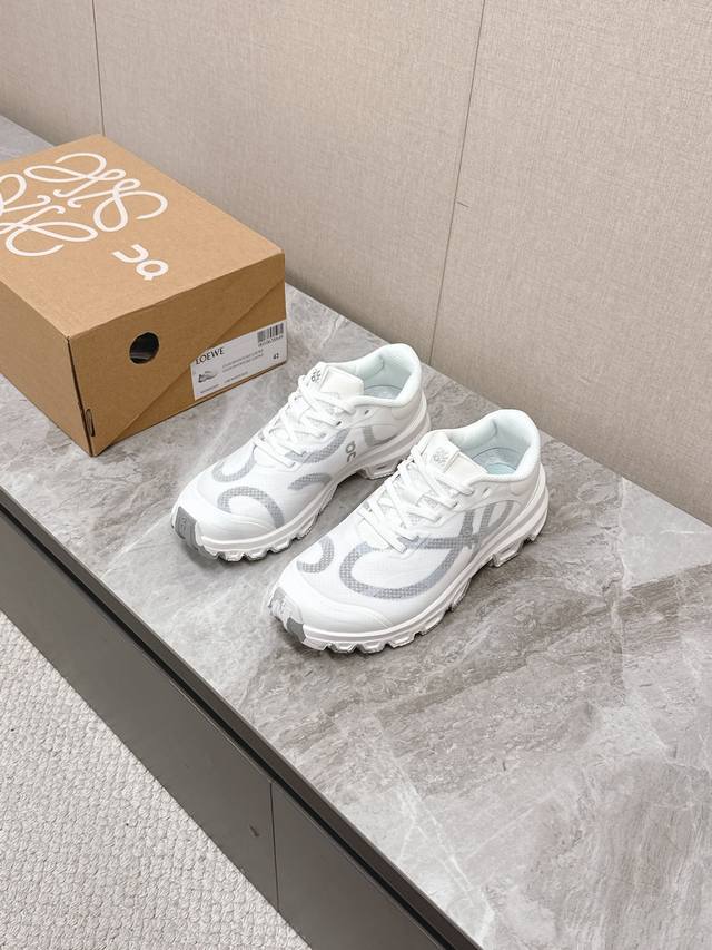 Loewe x On Cloudtilt 2.0, a collaborative couple's outdoor sports and leisure ru
