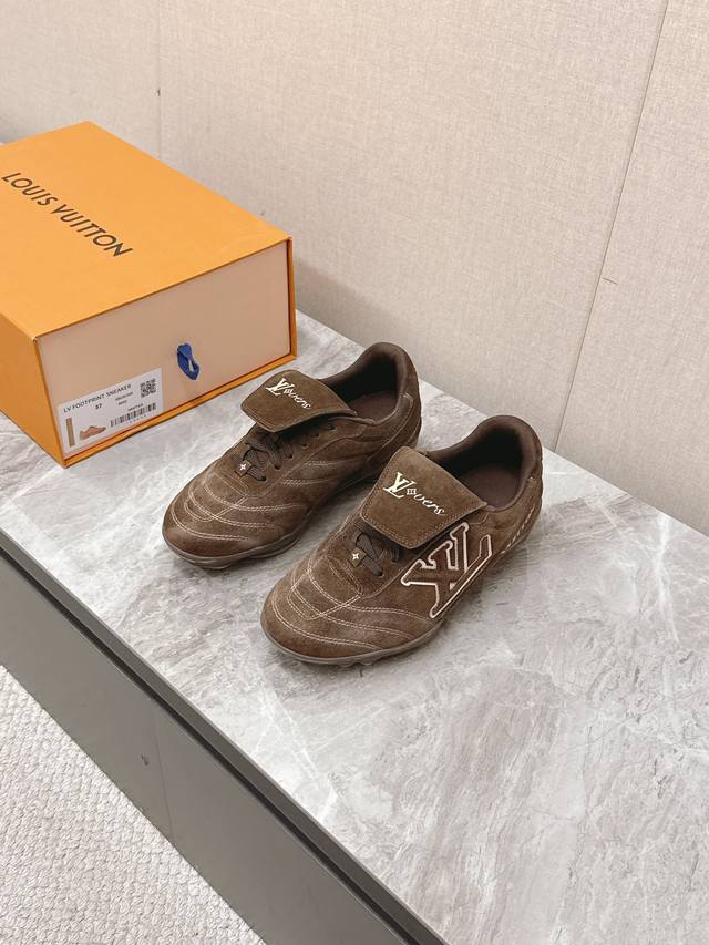 LV Louis Vuitton's latest Footprint series couple's soccer sneakers, originally