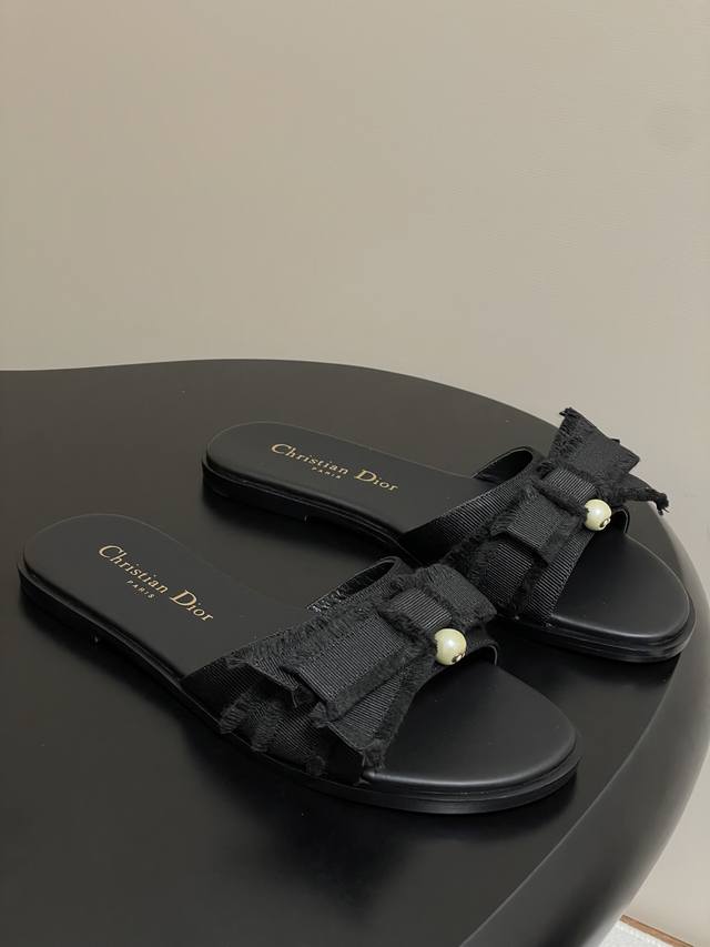 with a high-end airplane box. 25Ss. New for early spring, the Dior D-Adiorable s